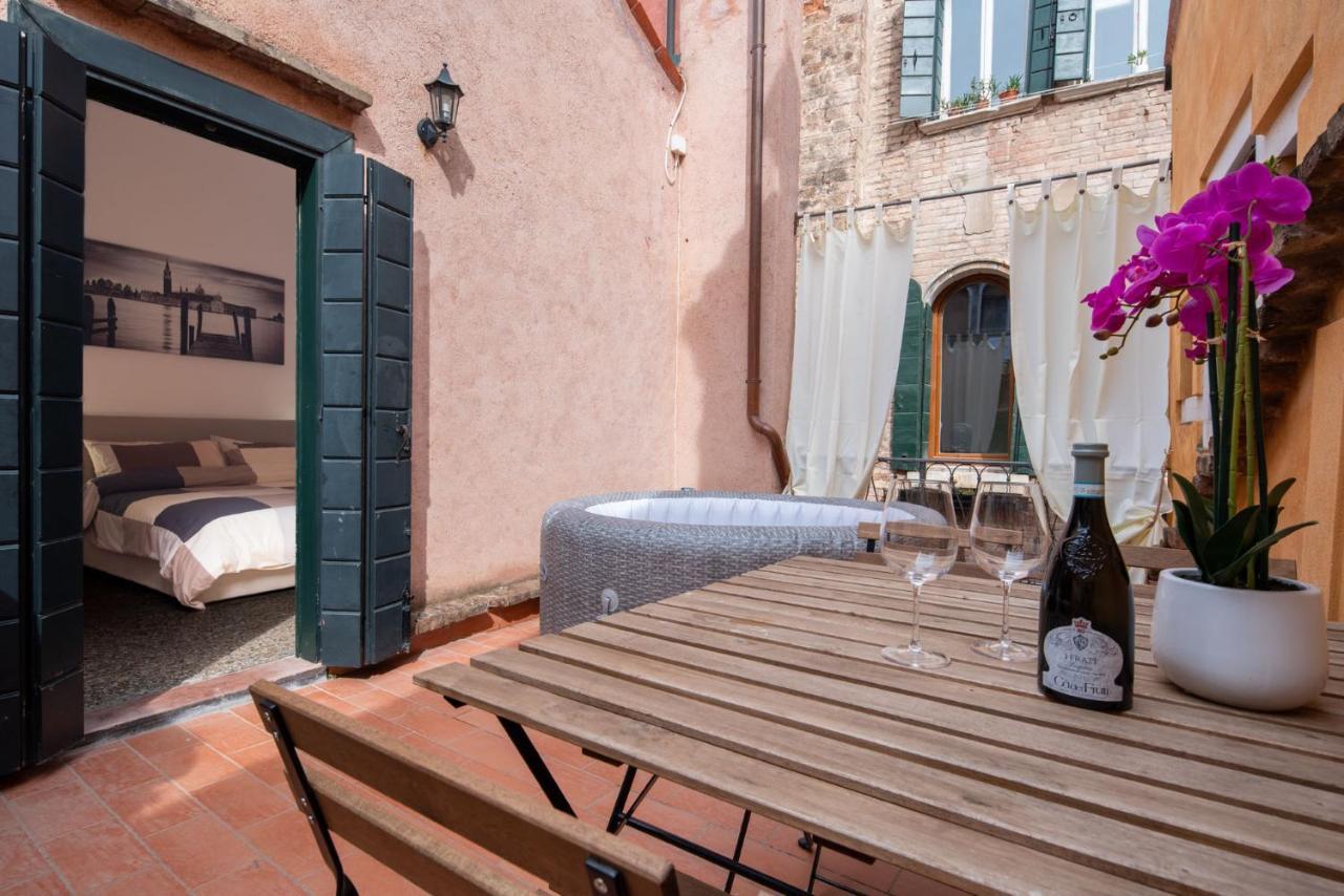 Suite Rava - San Marco With Pool Veneza Exterior foto