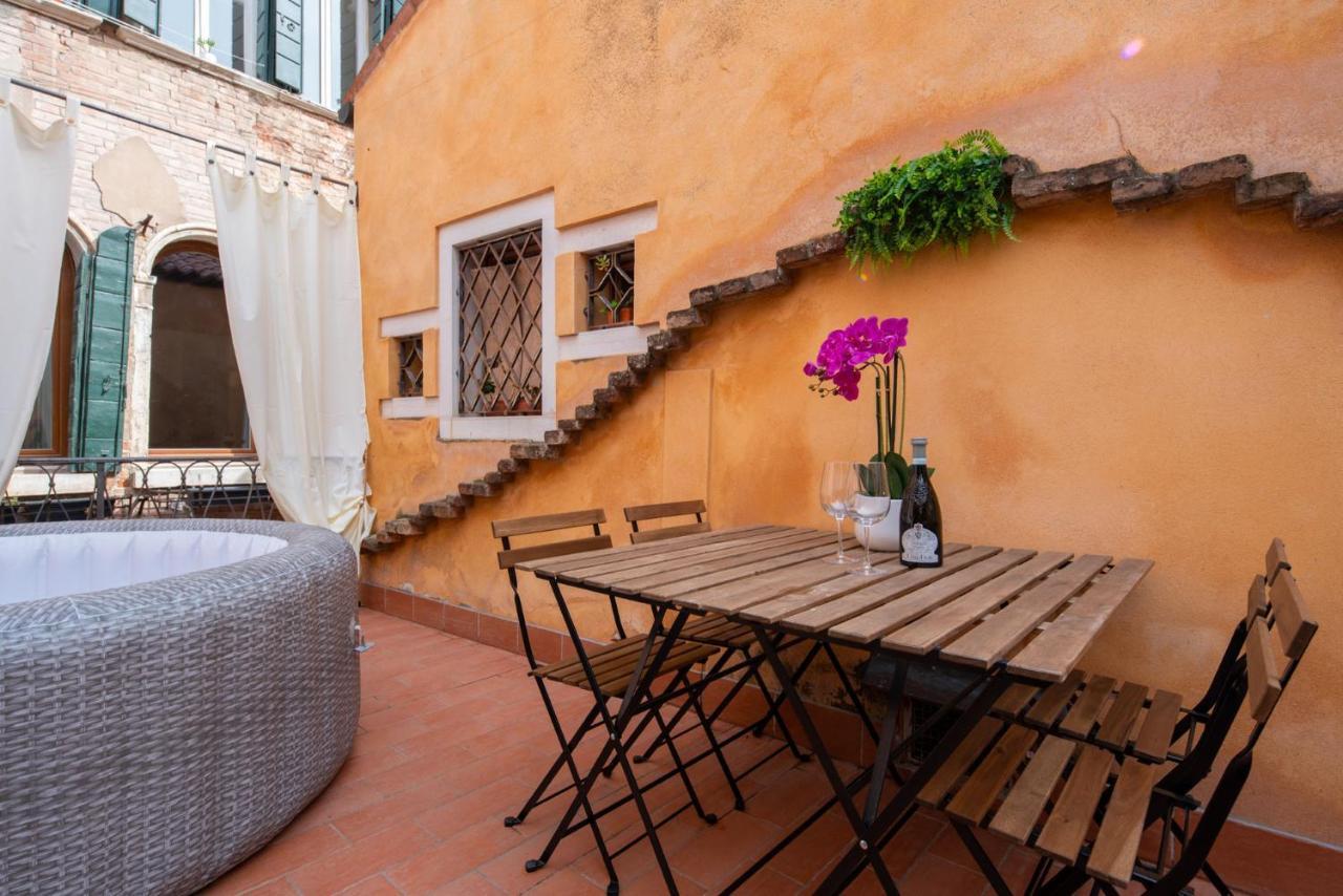Suite Rava - San Marco With Pool Veneza Exterior foto