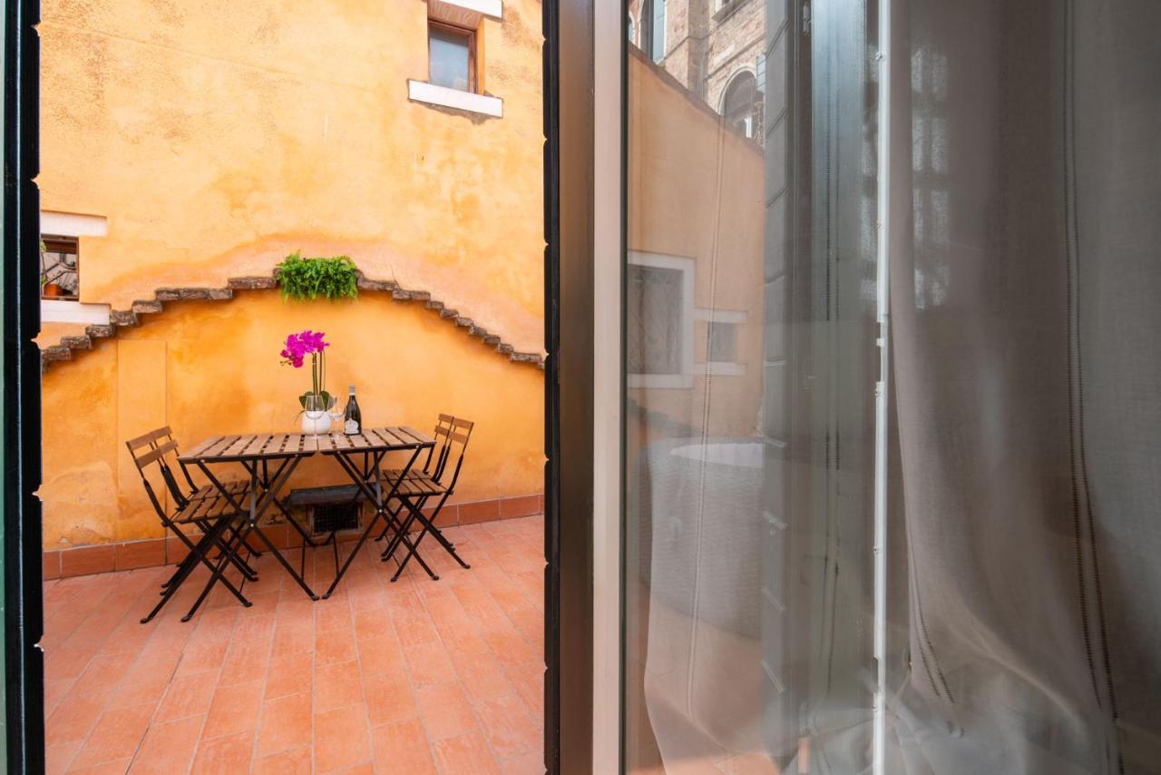 Suite Rava - San Marco With Pool Veneza Exterior foto